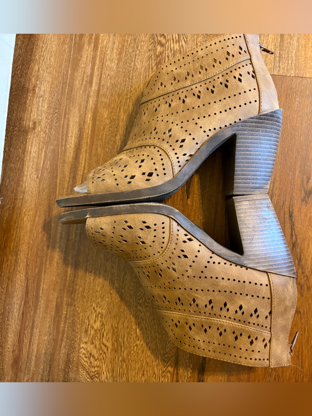 Jellypop Clarita Size 10 Suede Cutout Peep-Toe Tan Booties - Picture 5 of 9
